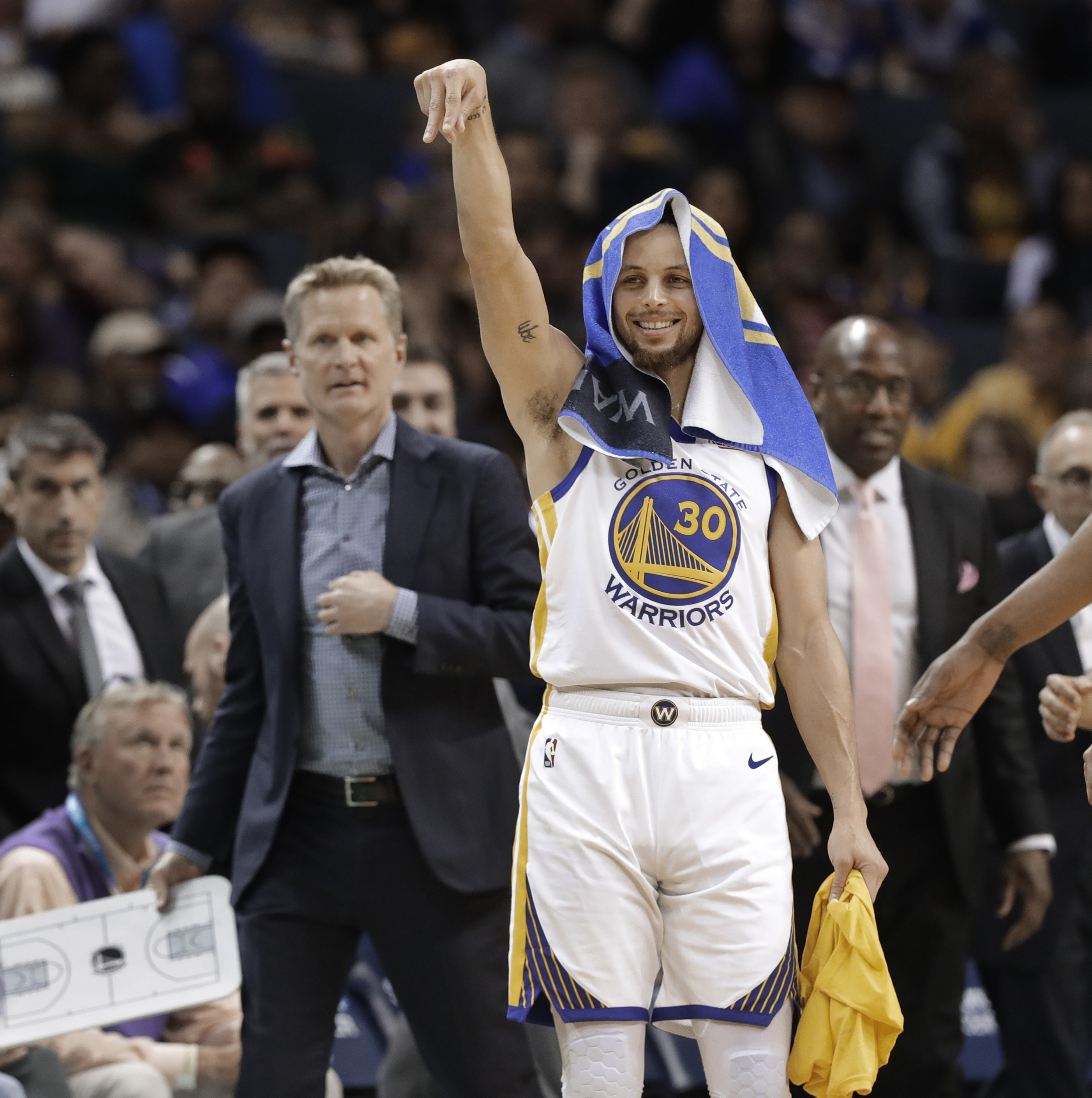 拉齐奥1-1博洛尼亚，伊萨克森打破僵局， 延斯-厄德高救主（拉齐奥1-1战平博洛尼亚：伊萨克森首开纪录，延斯-厄德高扳平救主）