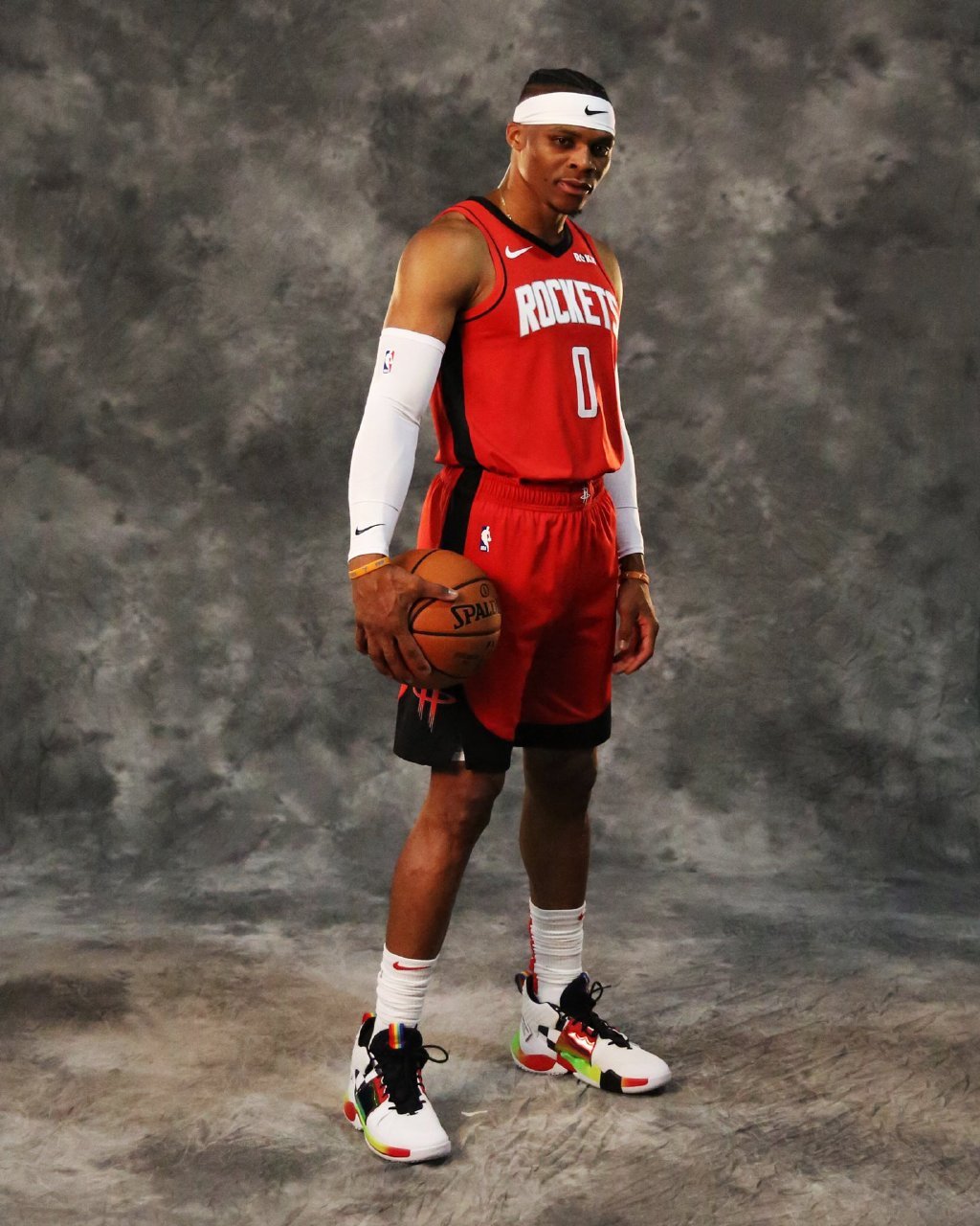 篮球比赛如何避免疲劳崩盘？（如何在篮球比赛中避免体能崩溃？）